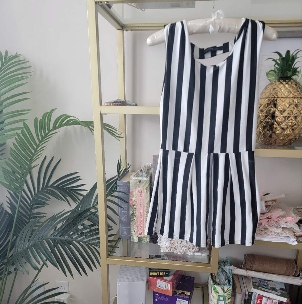 Zanzea Black and White Peplum Sleeveless Blouse - Women's Size Small